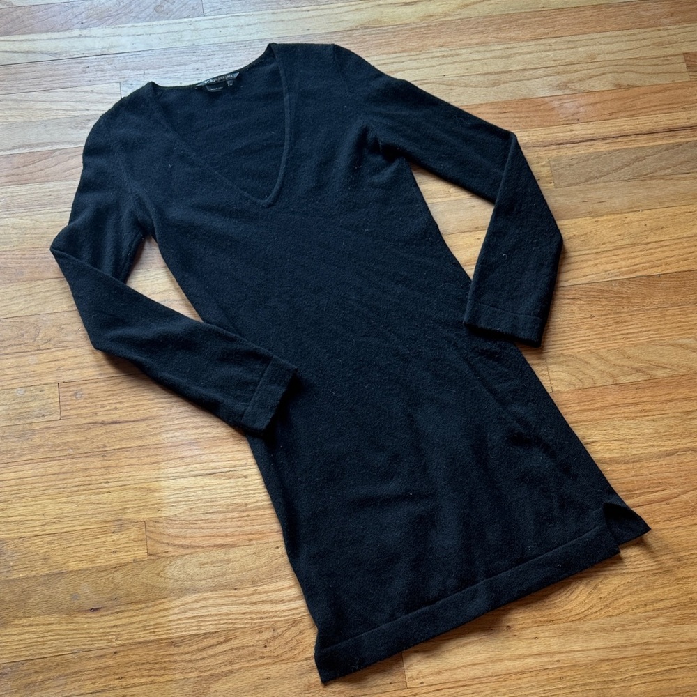 BCBGMaxAzria Black Cashmere V-Neck Sweater